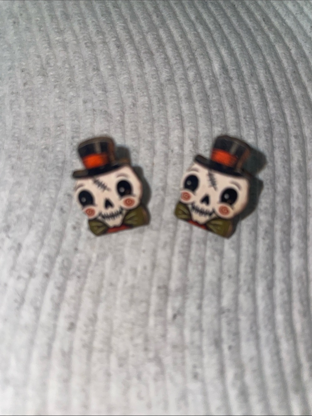 New Without Tags Wood Skull Face Stud Earrings in White and Orange
